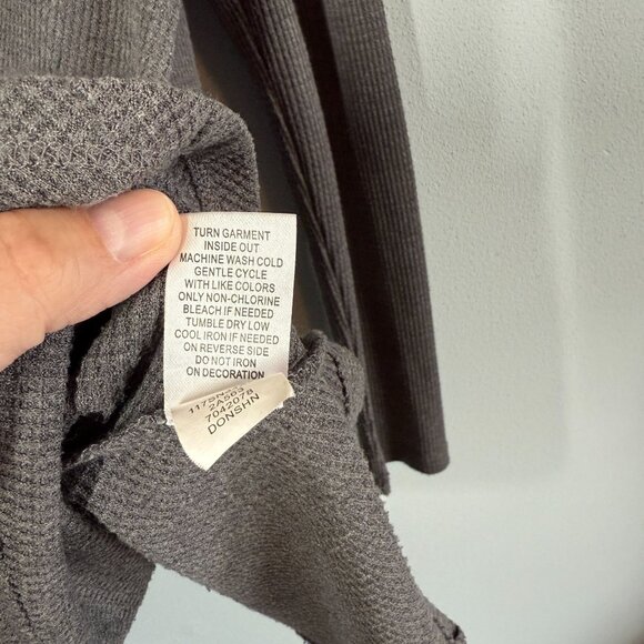 Y2K One World Waffle Knit Top Womens Small Gray Embellished Shark Bit Hem Relaxe - Picture 10 of 10